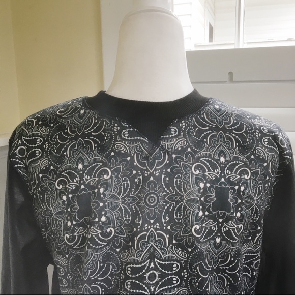 Entree Crow Crewneck Black Paisley - Sz Medium - Picture 2 of 10